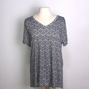 NEW LuLaRoe Cristy V-neck t-shirt XL